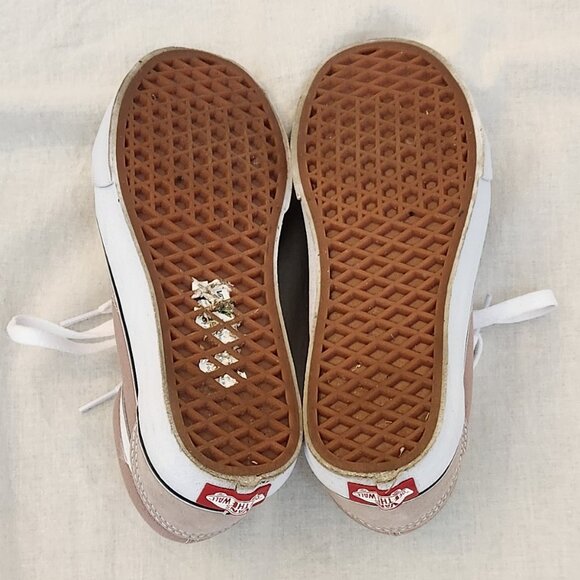 Like New - Vans Old Skool Shoe  - Size 5.5 - Picture 9 of 15